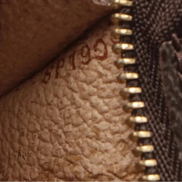 Louis Vuitton Marais GM Bucket Bag in Monogram Canvas and Leather - EUC - Picture 12 of 13